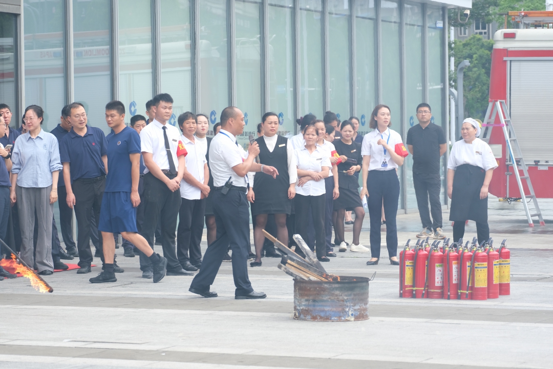 以練促防，長(zhǎng)房集團(tuán)組織開(kāi)展消防應(yīng)急演練